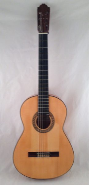 Guitarra-flamenca-en-venta-Manuel-Bellido-1976